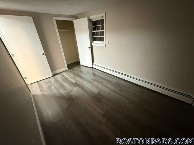 Foto del edificio - 887 Varnum Ave