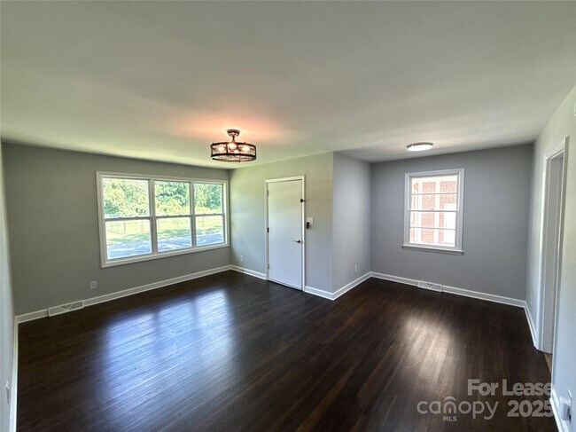 Building Photo - 5320 Dolphin Ln