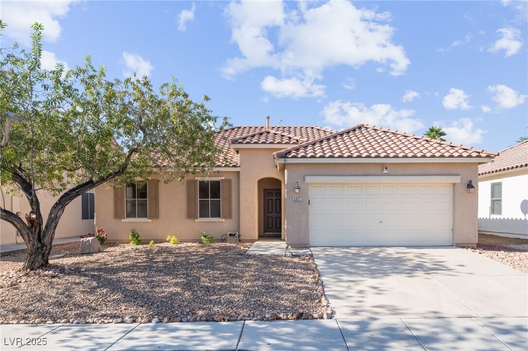 Foto principal - 5321 Dawn Break Canyon St