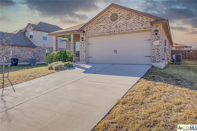 Foto del edificio - 6303 Cool Creek Dr