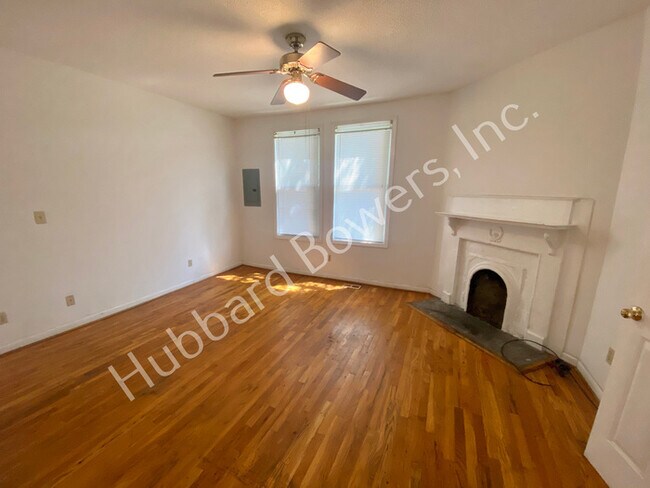 Building Photo - 2323 Stark St