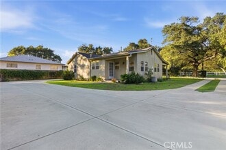 Building Photo - 1828 Royal Oaks Dr