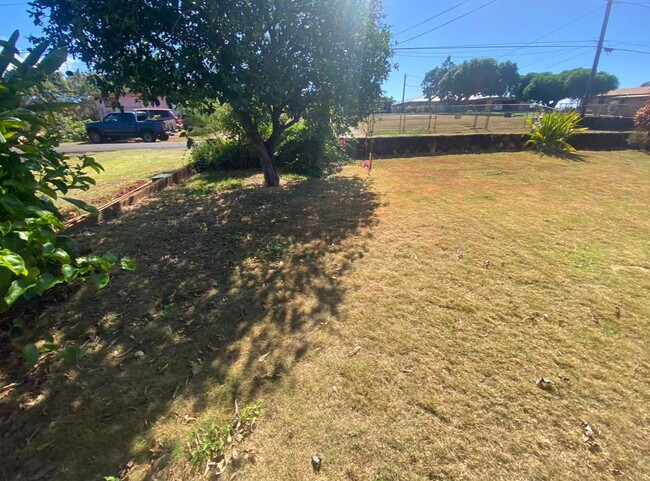 Building Photo - Hanapepe 3 bed 1.5 bath