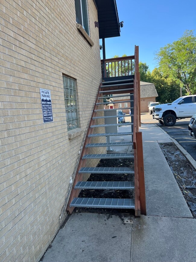 Building Photo - The Stella