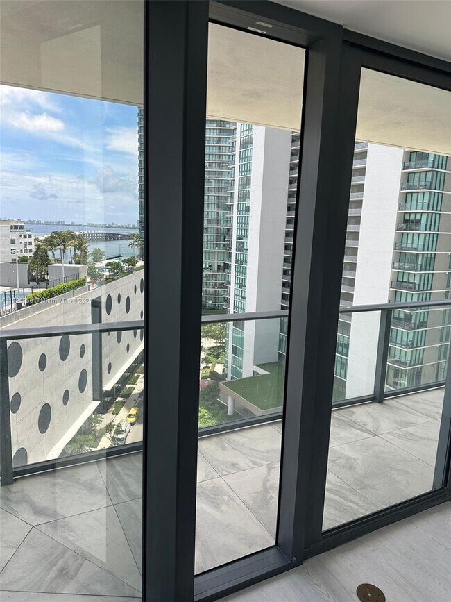 Foto del edificio - 501 NE 31st St