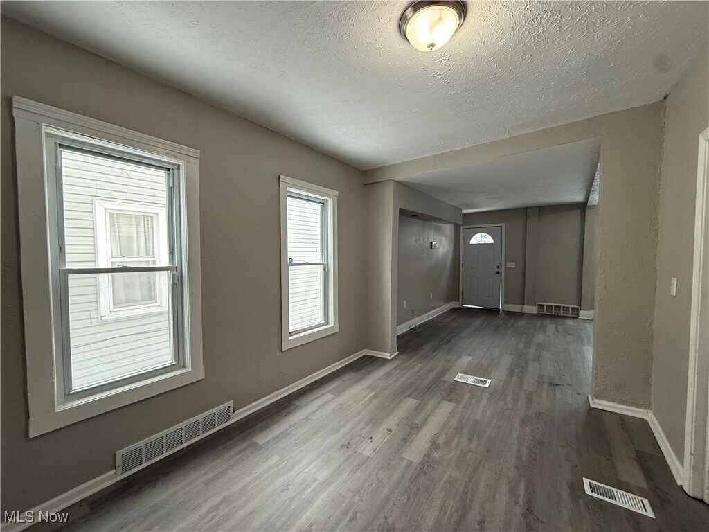 7508 Neville Ave Cleveland, OH 44102 – photo 4