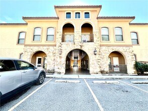 Building Photo - 13 Mimosa St