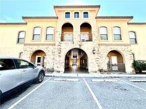 Building Photo - 13 Mimosa St
