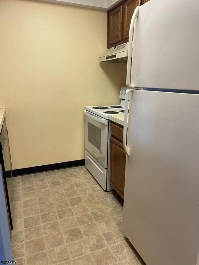 Building Photo - 2107 Ravens Crest Dr