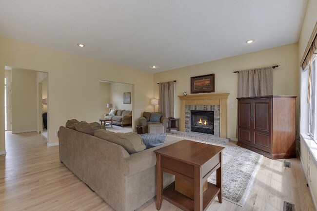 Building Photo - 3630 Oak Creek Dr W