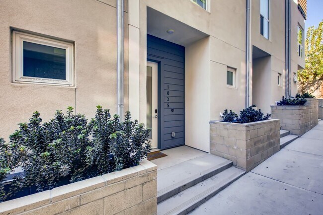 Building Photo - Beautiful Modern Home for Rent in San Diego – Prime Location!