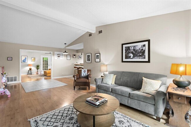 Foto del edificio - 3105 Candlelight Ct