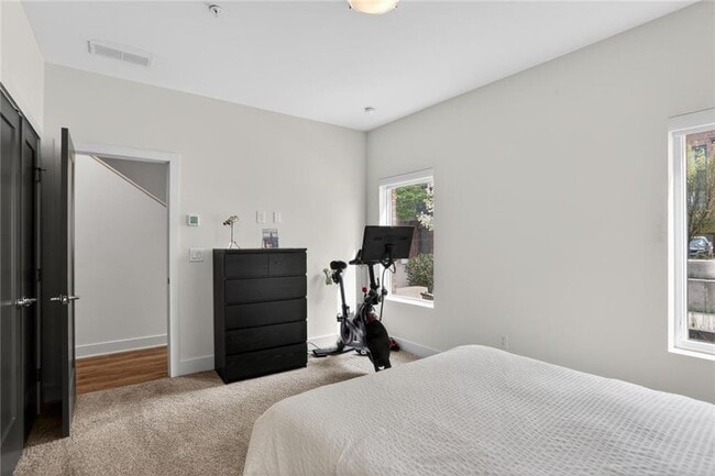 Building Photo - 1214 Chelsea Cir NW