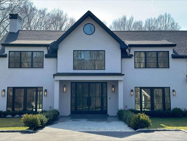 Foto del edificio - 255 Piping Rock Rd
