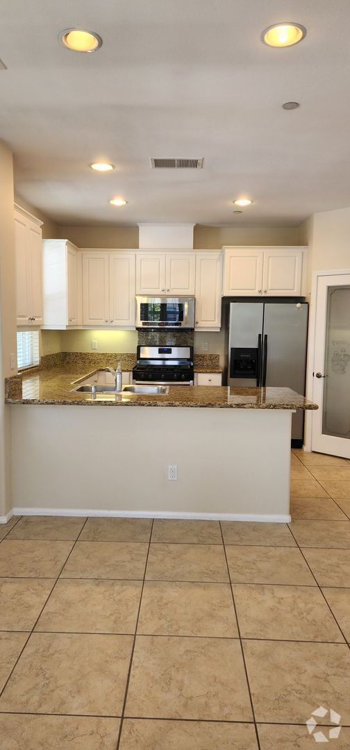 Legacy Park at the Commons Student Apartments for Rent Ventura, CA