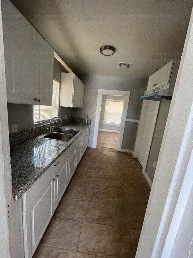 Building Photo - 2 bedroom 1 bathroom house