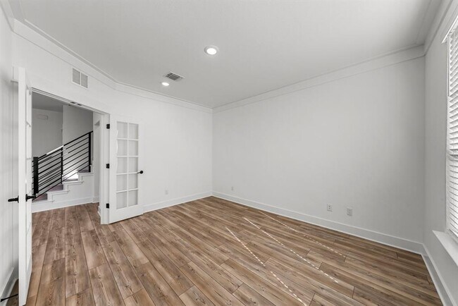 Building Photo - 3405 Charade Dr