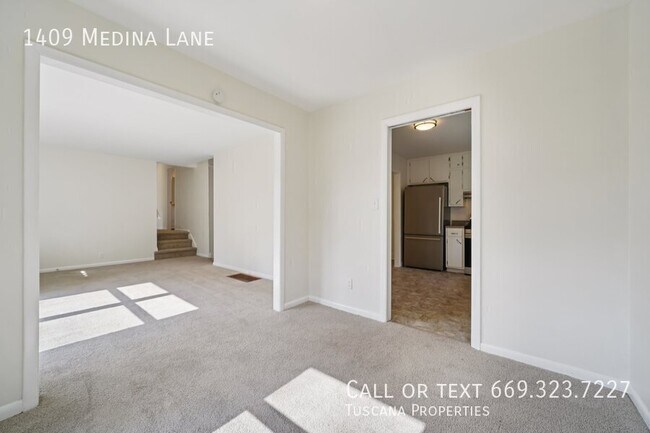 Building Photo - 1409 Medina Ln