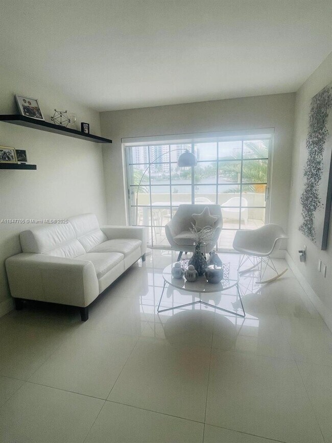 Foto del edificio - 2600 Collins Ave
