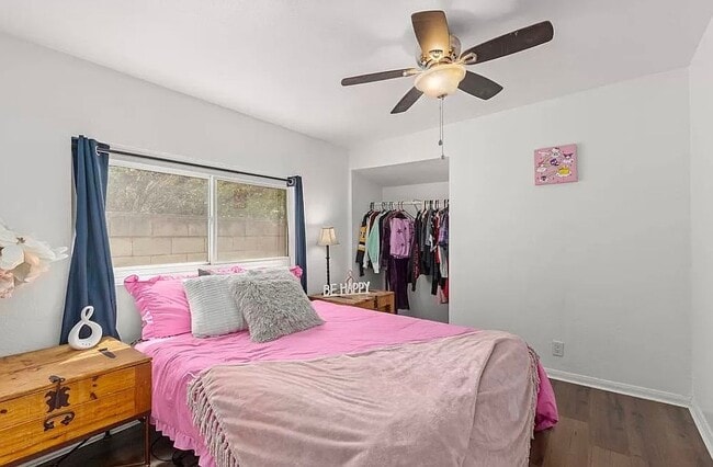 Building Photo - 610 Carillo Cir