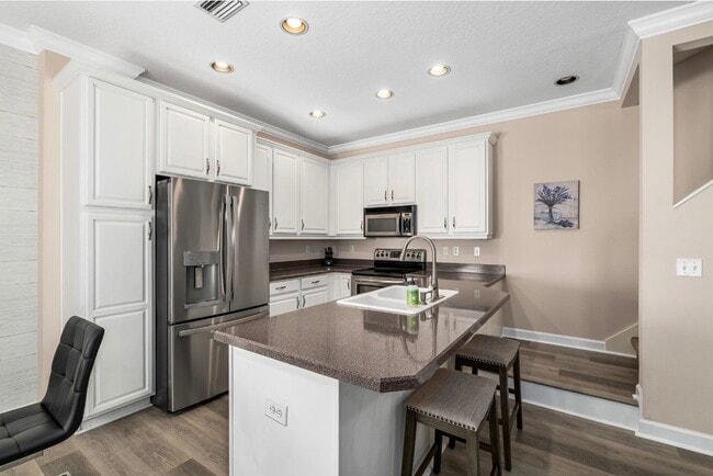 Building Photo - 104 S Moody Ave