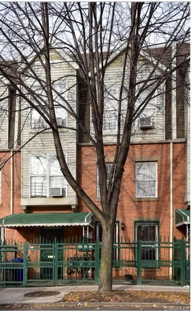 Building Photo - 673 E 165th St
