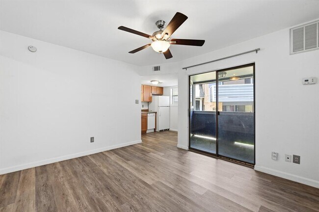 Foto del edificio - 2500 Burleson Rd