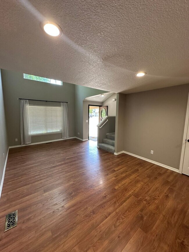 Foto del edificio - 4 bedroom, 2288sf home. Close to Nike, Int...