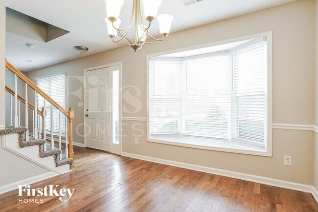 Foto del edificio - 5001 Trellis Ct N