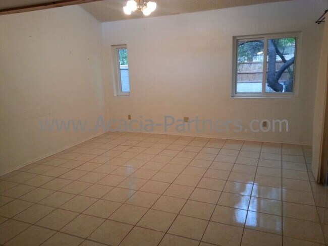 Building Photo - Gated Winterhaven Townhome