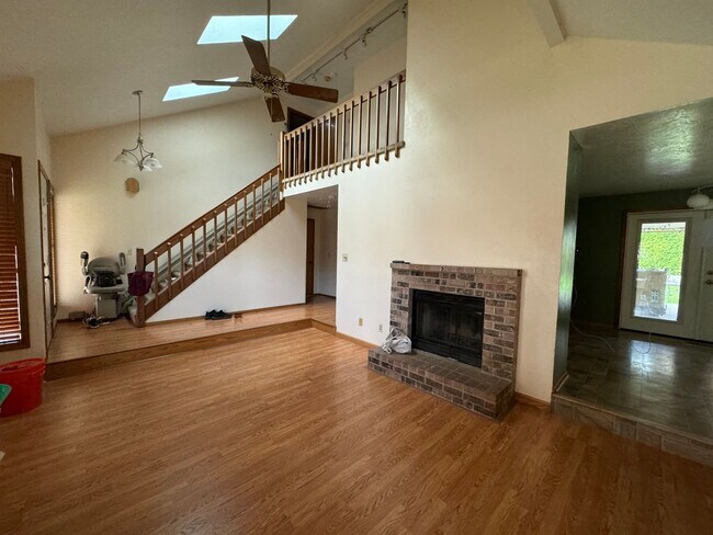Building Photo - 5753 NW Landing Drive ~ Delightful Home wi...