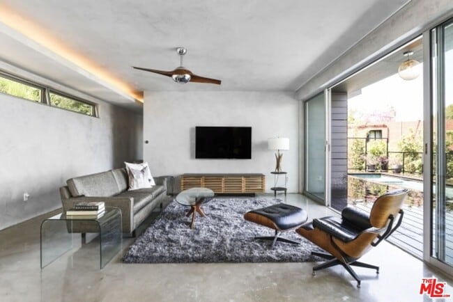 Foto del edificio - 11462 Laurelcrest Rd