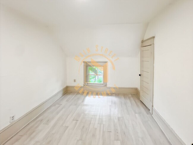 Foto del edificio - 1116 W 8th St