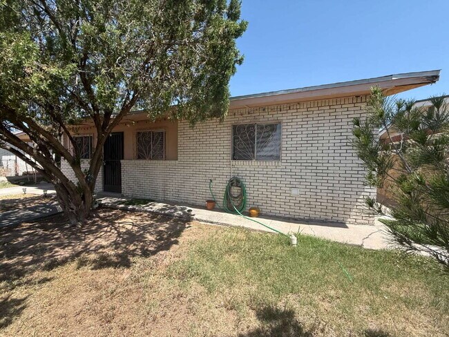 Building Photo - 7289 Mimosa Ave