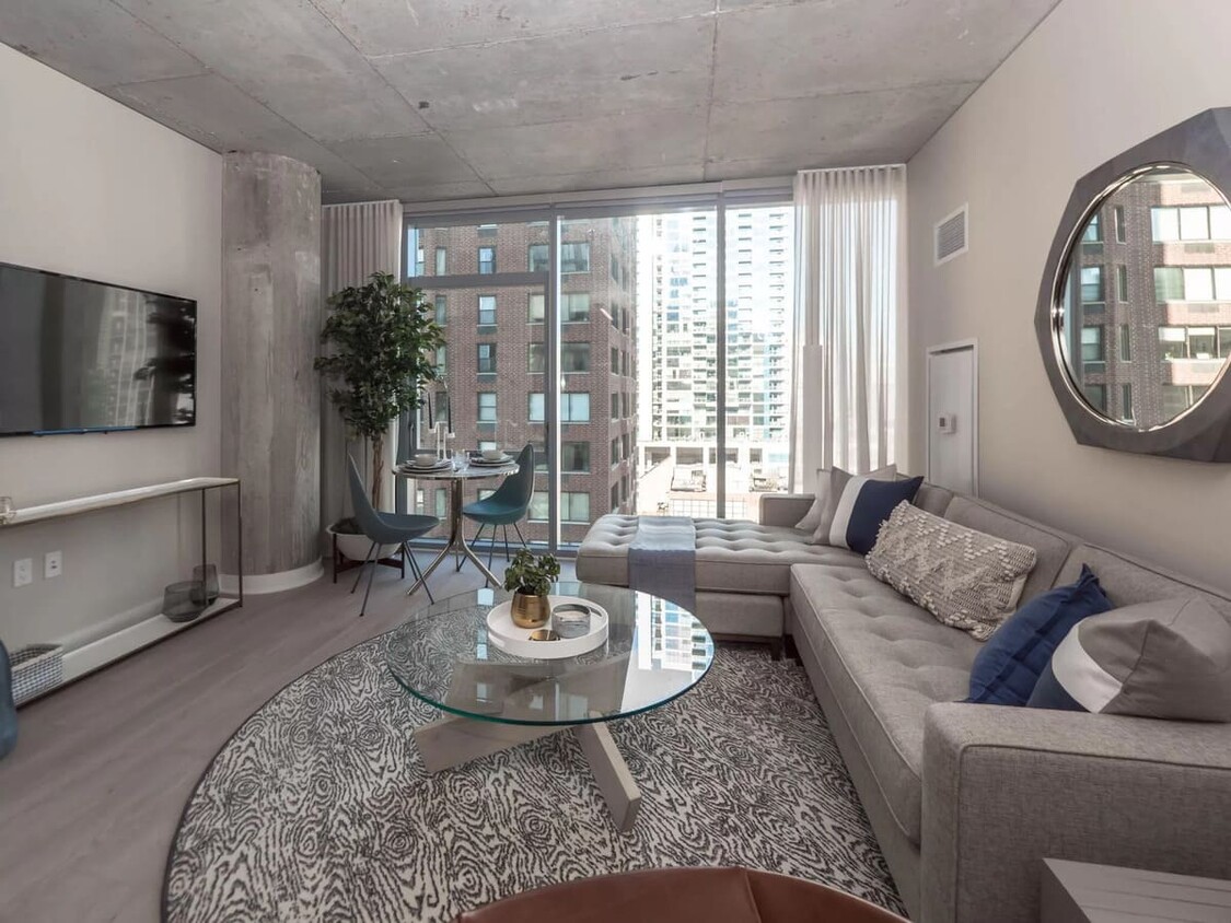 Foto principal - 330 W Grand Ave