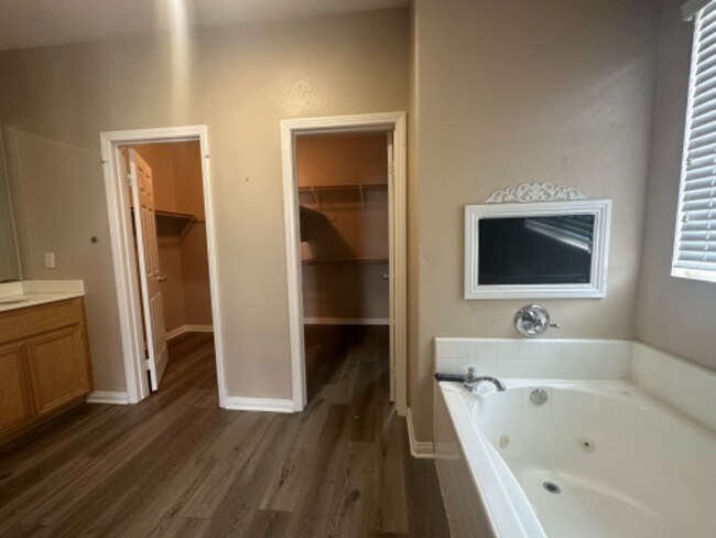 Foto del edificio - 3031 Peaceful Way