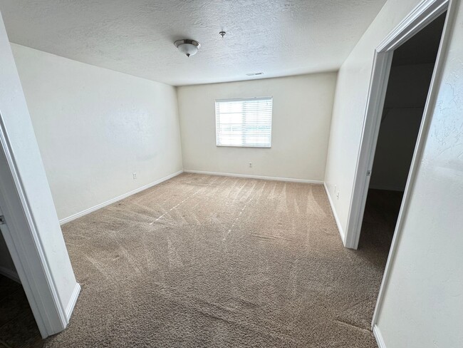 Building Photo - # bedroom 2 Bath Condo in Saratoaga Springs