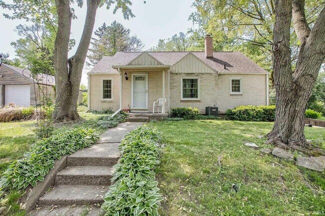 Foto del edificio - 54135 Maple Ln