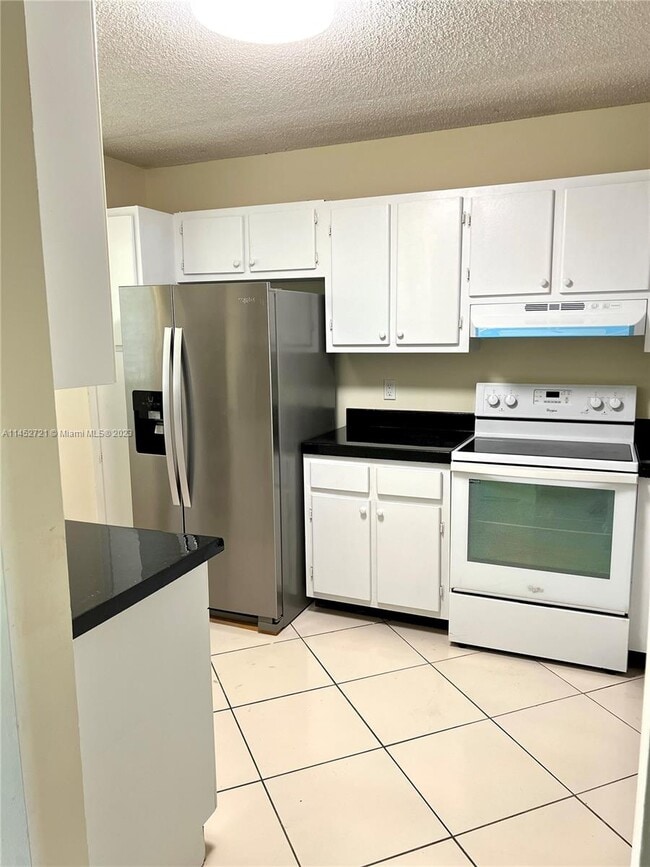 Building Photo - 8790 Holly Ct
