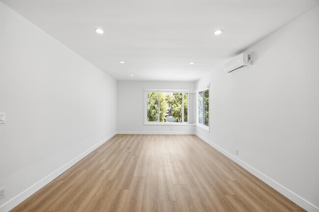 Foto del edificio - 4321 Saugus Ave