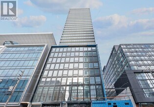 Building Photo - 284 King St E