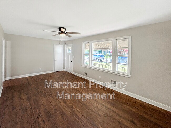 Foto del edificio - 308 Gordon St Ext