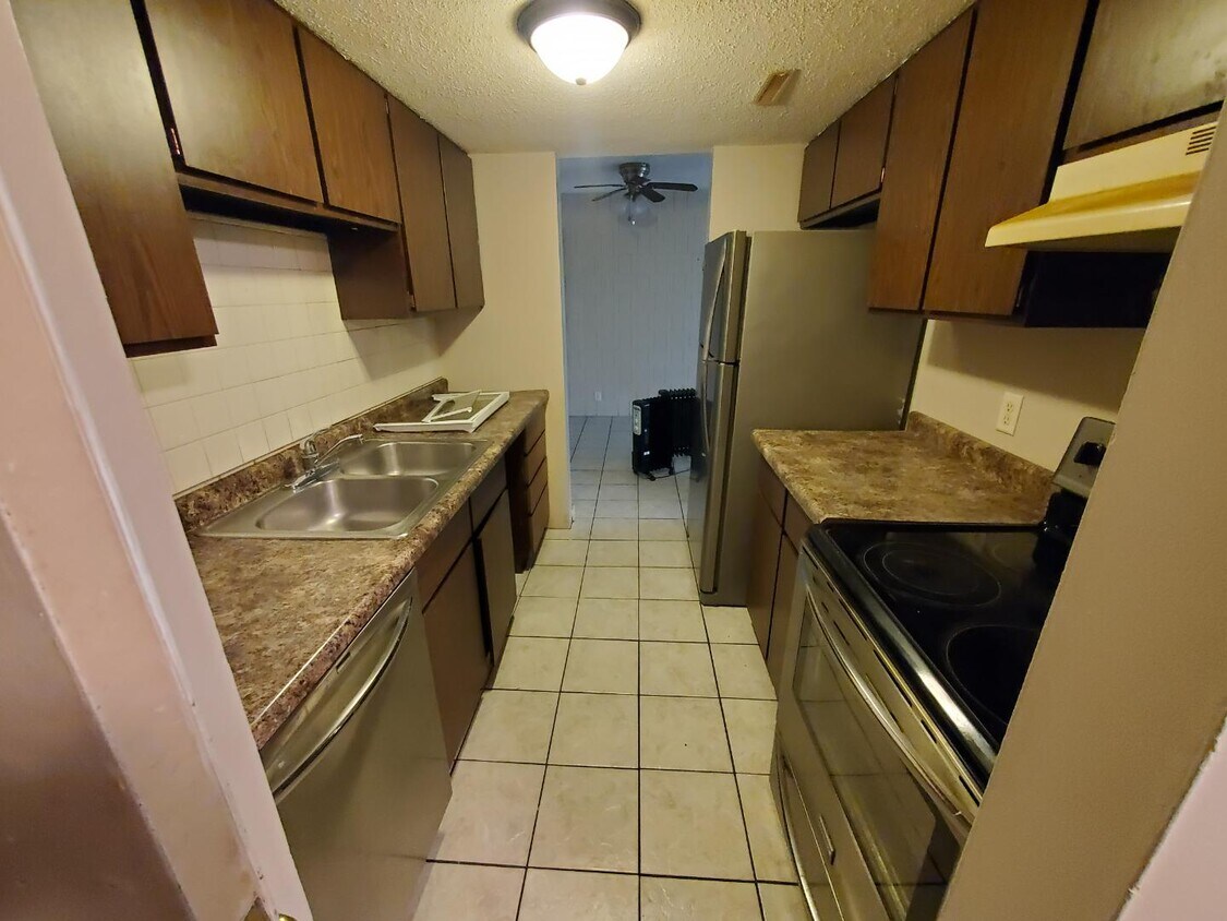 Primary Photo - 4 Manor Dr