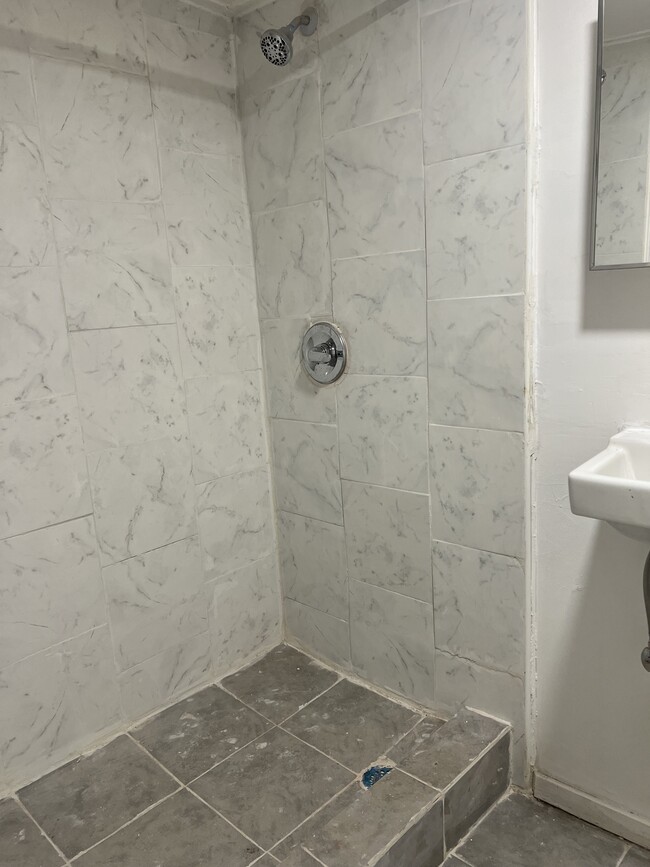 Bathroom - 472 Amboy St