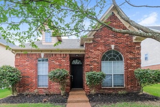 Building Photo - 8645 Valmont Cir