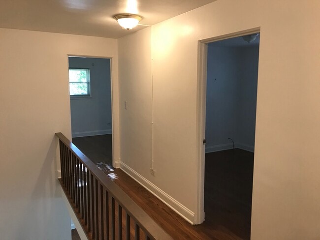 Building Photo - 429 S Elmhurst Rd