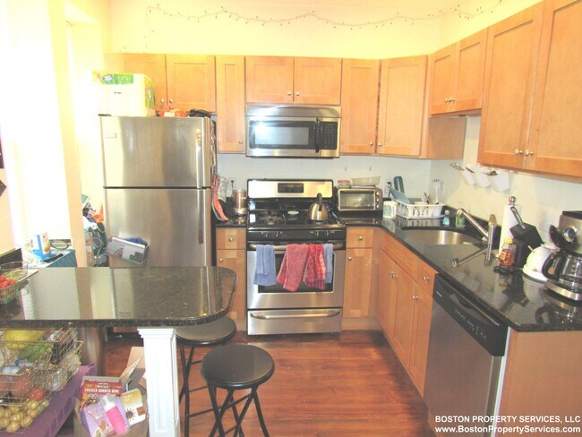 Building Photo - 16 Sewall St