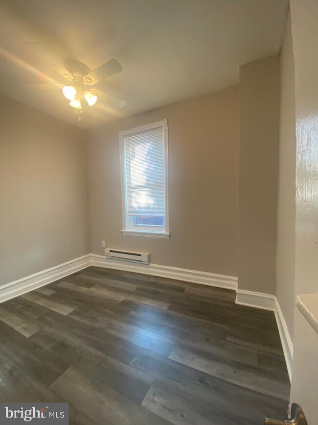 Building Photo - 455 Farson St
