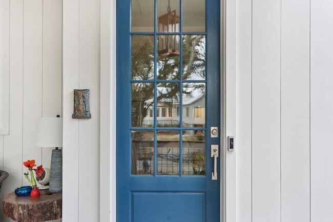 Foto del edificio - 9013 Stern Aly