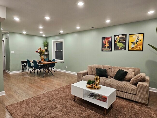 Foto del edificio - 5565 W Gladys Ave